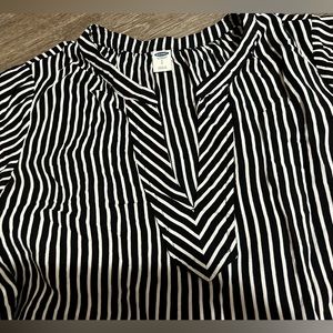 Old Navy Striped shirt sleeve woman’s blouse | Black & White | Sz Small